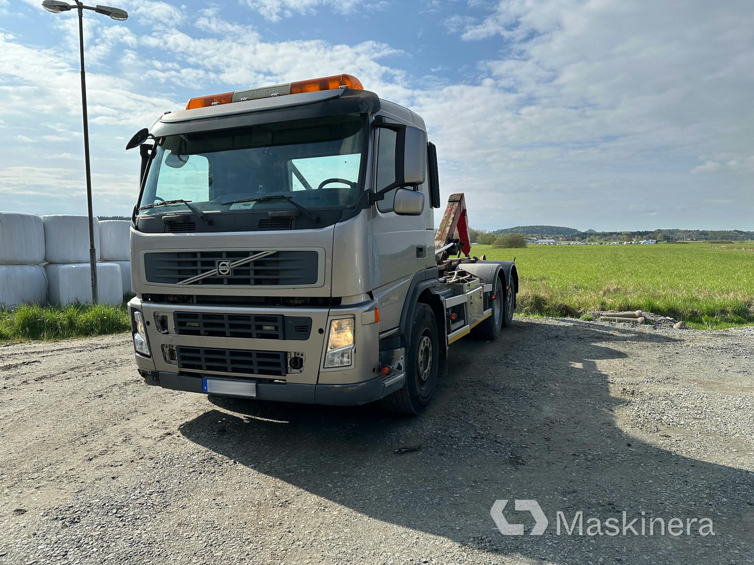 Samochód ciężarowy przegubowy Volvo FM 300 6x2